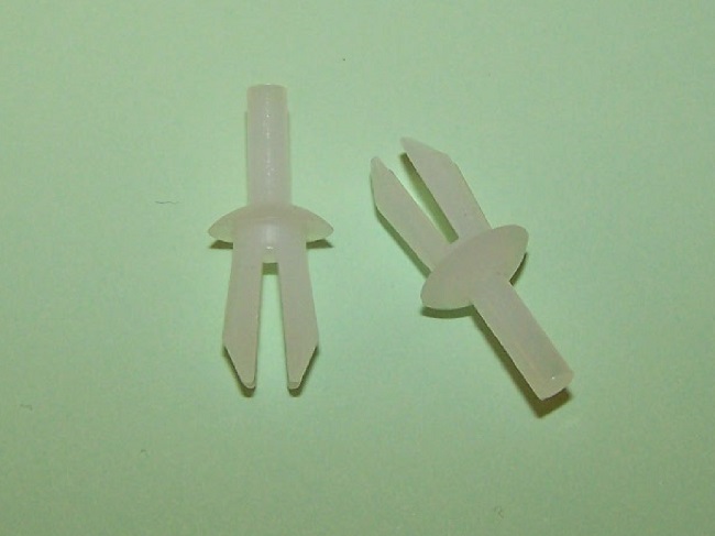 Plastic expansion rivet, panel thickness 2.4mm - 7.8mm. Hole diameter 5.5mm - 6.5mm, in natural.  General application.