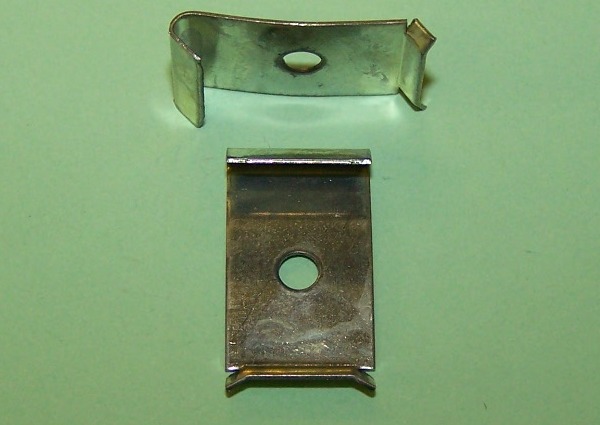 Moulding Clip for 21.8mm moulding gap. Vauxhall range and Lotus Elan (early models.)