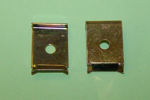 Moulding Clip for a 17.3mm moulding gap.  Triumph Herald Bonnet Moulding, Morris Marina Sill and Austin A40 MkI.