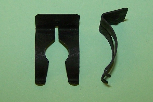 Choke cable to switch panel clip. Classic Mini 1987-92.