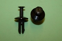 Push rivet, shiny, head diameter 15.2mm, pin head diameter 8.0mm, panel hole 6.5mm, length 15.0mm, in black. BMW and general application.
