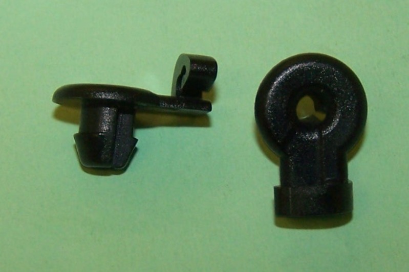 Linkage clip in plastic for a 1/8
